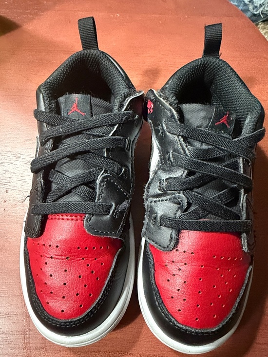Nike Other - Nike Kids Black & Red Low-Top Sneakers